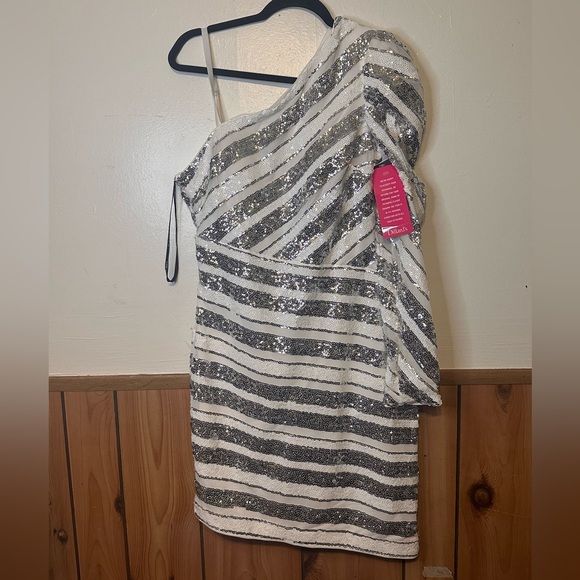 Guess Silver and White Sequin Mini Dress - Picture 1 of 3
